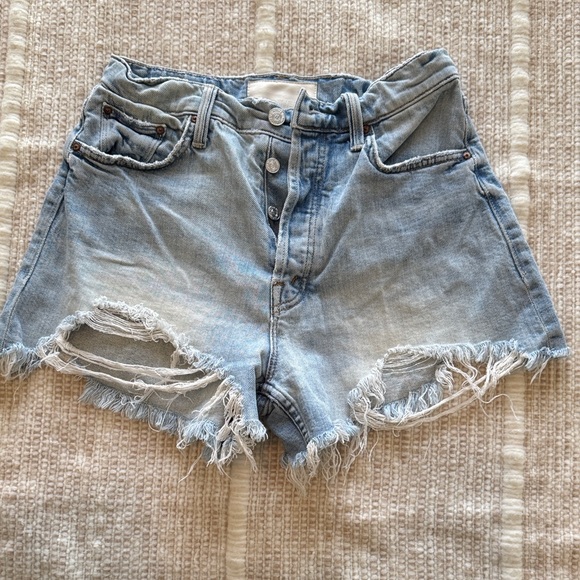 MOTHER Ultra High Waisted Tomcat Kick Fray Short in Color: I Confess Size: 25 - Picture 3 of 9